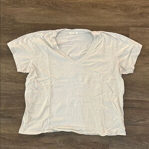 leallo Women's Cream V-Neck Top size medium